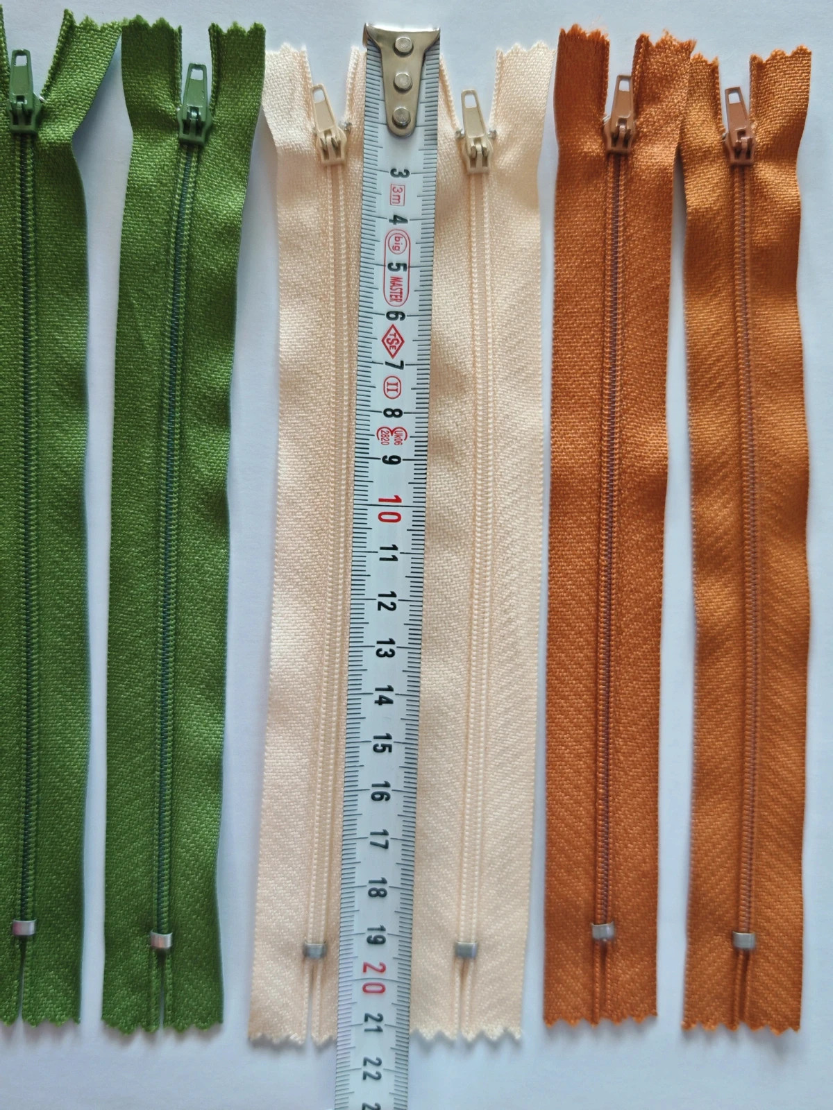 Lot de 12 fermetures éclair 20 cm – Assortiment de couleurs – Neuves – Couture / Mercerie 2