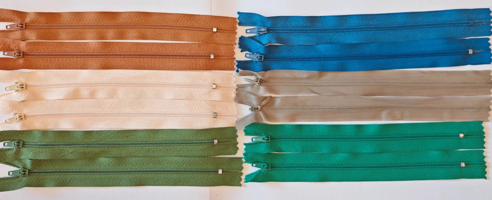 Lot de 12 fermetures éclair 20 cm – Assortiment de couleurs – Neuves – Couture / Mercerie