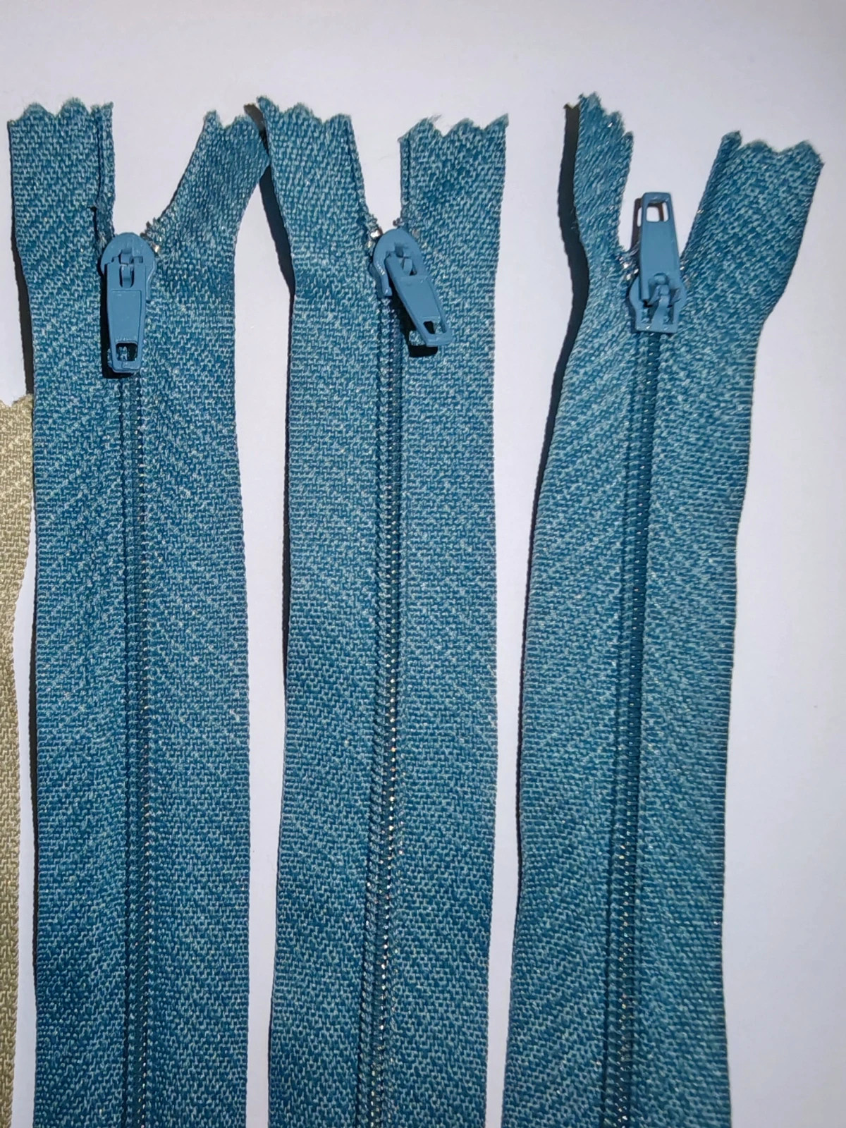 6 fermetures éclair invisibles 20 cm – Vert kaki & Bleu pétrole – Mercerie Couture 4