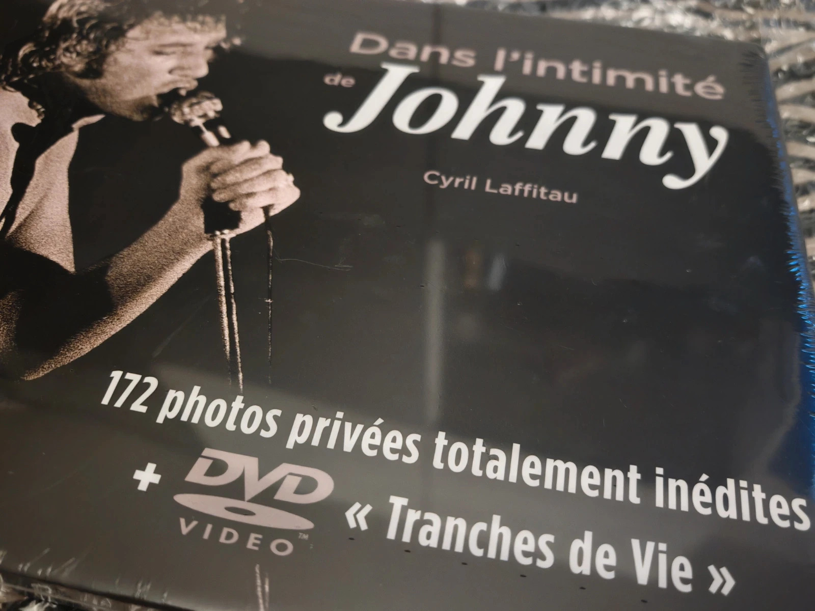 Johnny Hallyday – Livre + DVD Neuf sous blister – 172 photos inédites 3