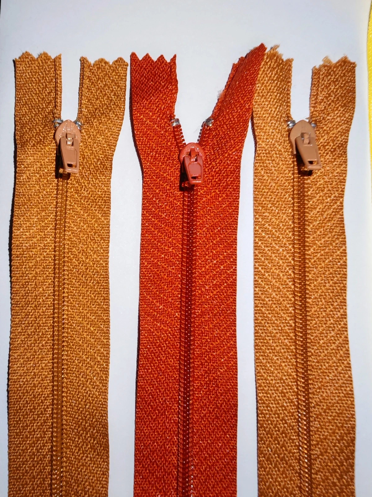 6 fermetures éclair invisibles 20 cm – Jaune, orange et camel – Neuves 5
