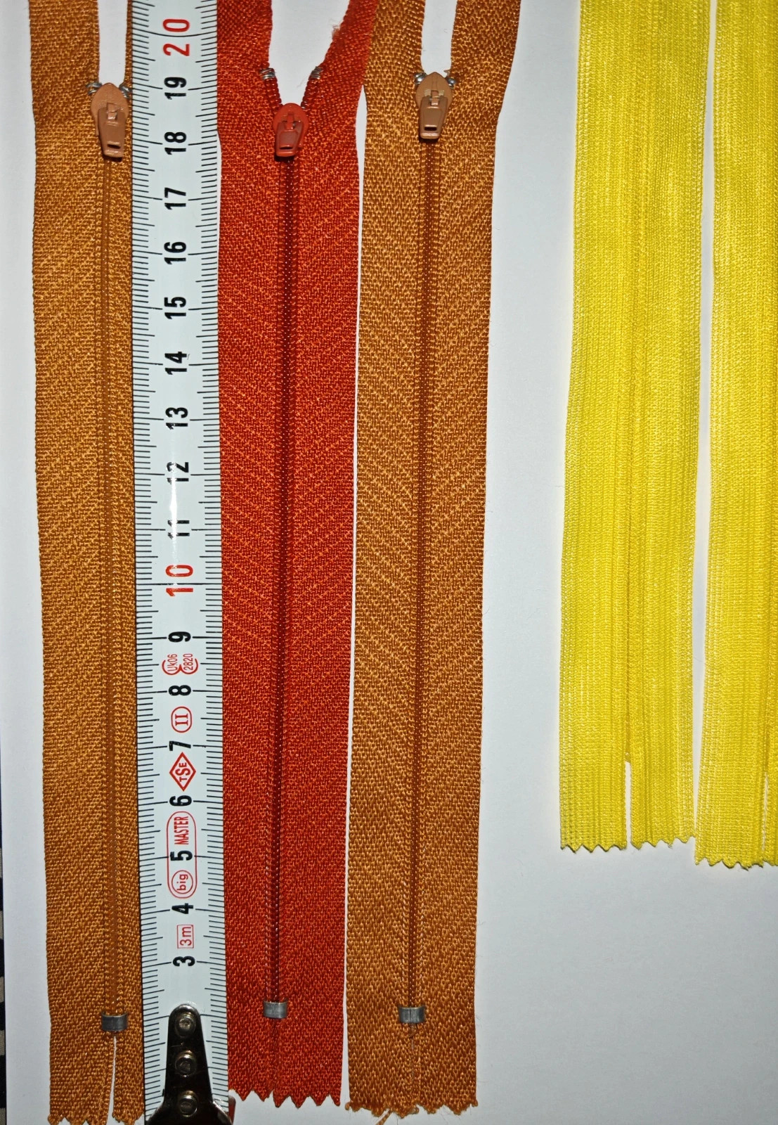 6 fermetures éclair invisibles 20 cm – Jaune, orange et camel – Neuves 3