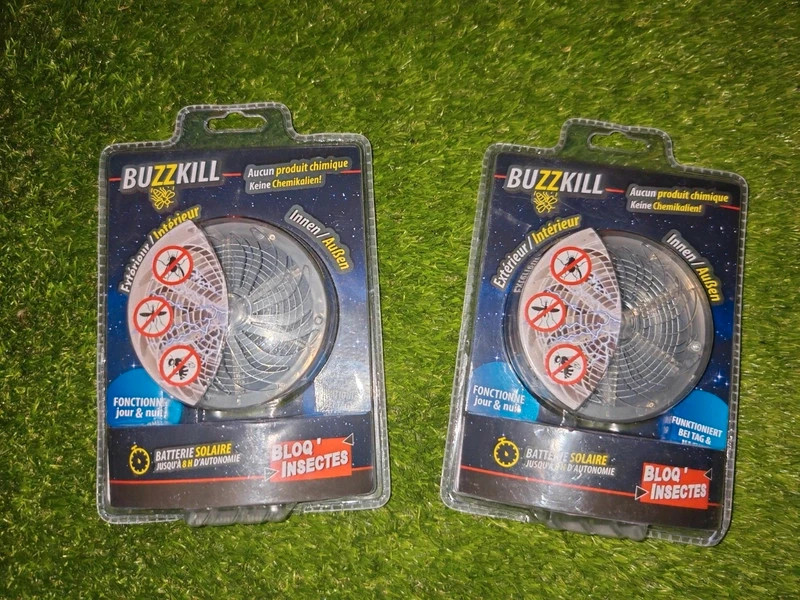 Lot de 2 BuzzKill Bloq'Insectes solaires – Tue-insectes UV – Neufs sous blister