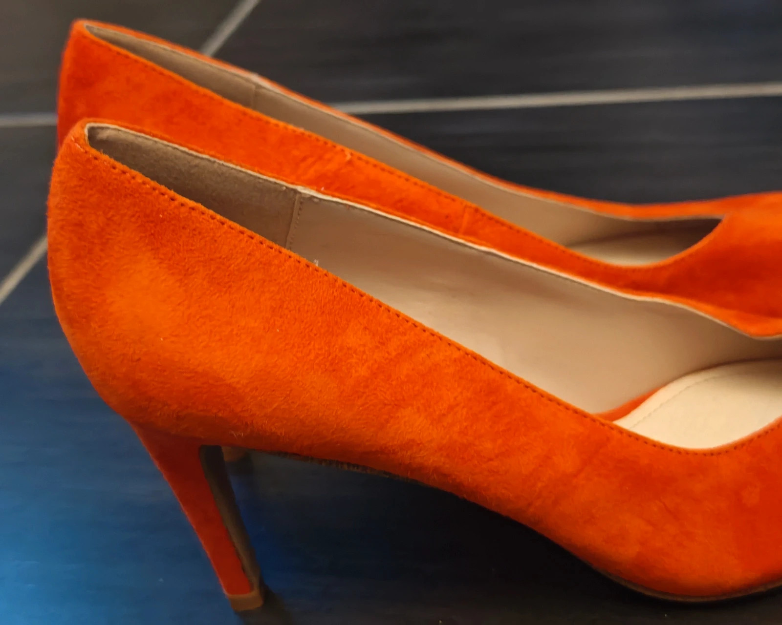 Escarpins André en cuir velours orange – T.39 – Comme neufs – André – taille 39 5