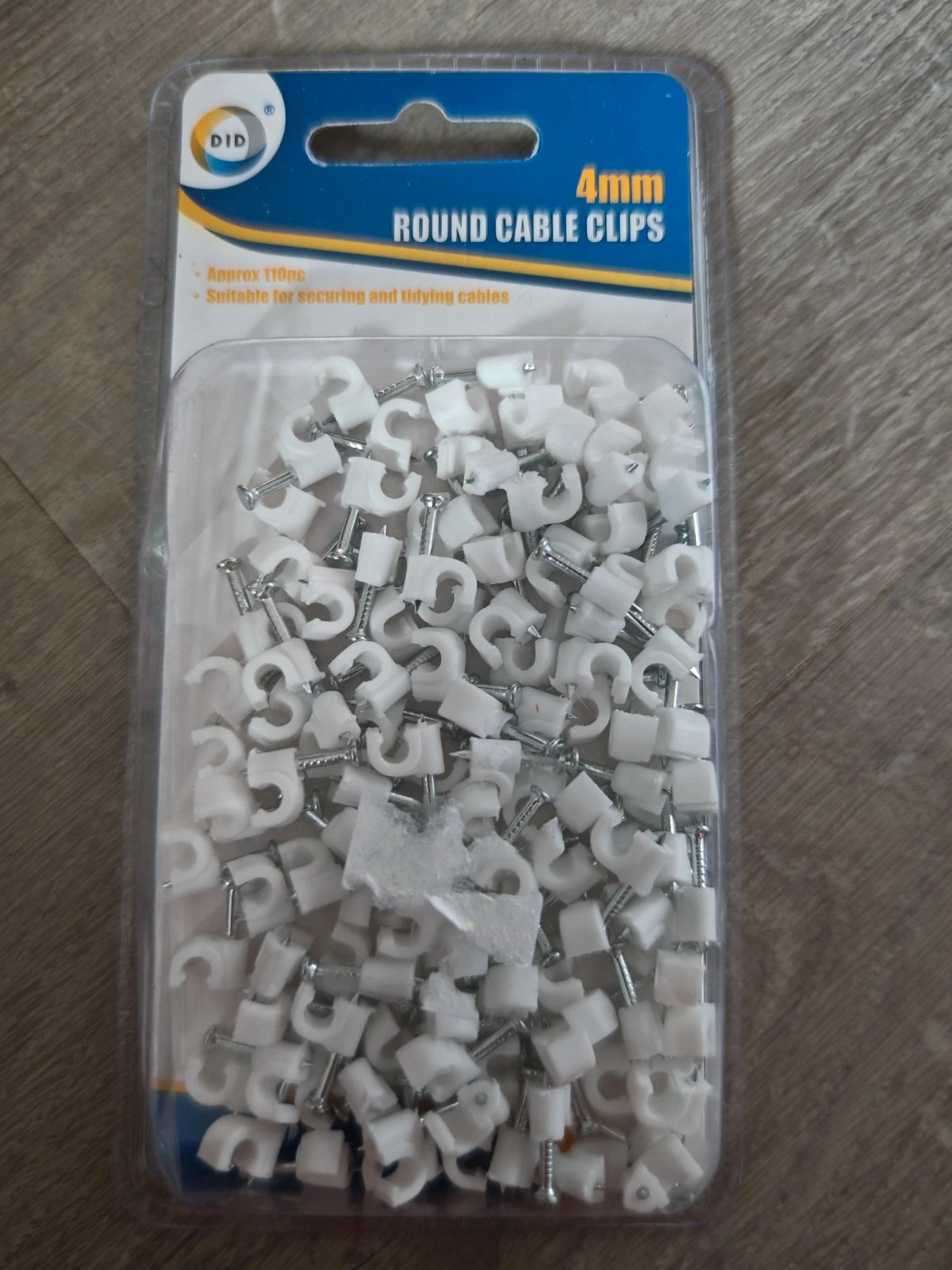 Lot d'environ 110 attaches serre-câbles 4 mm avec clous – Neuves