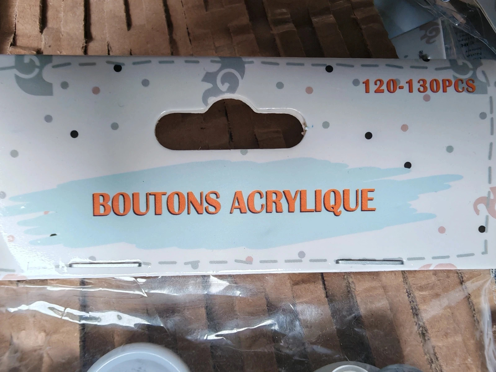 Lot de boutons acryliques assortis (120 à 130 pièces) Neuf – Craft 2
