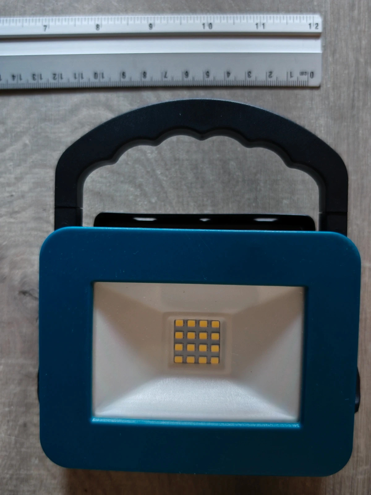 Projecteur LED de chantier rechargeable 1400 lm – Neuf – Work 2