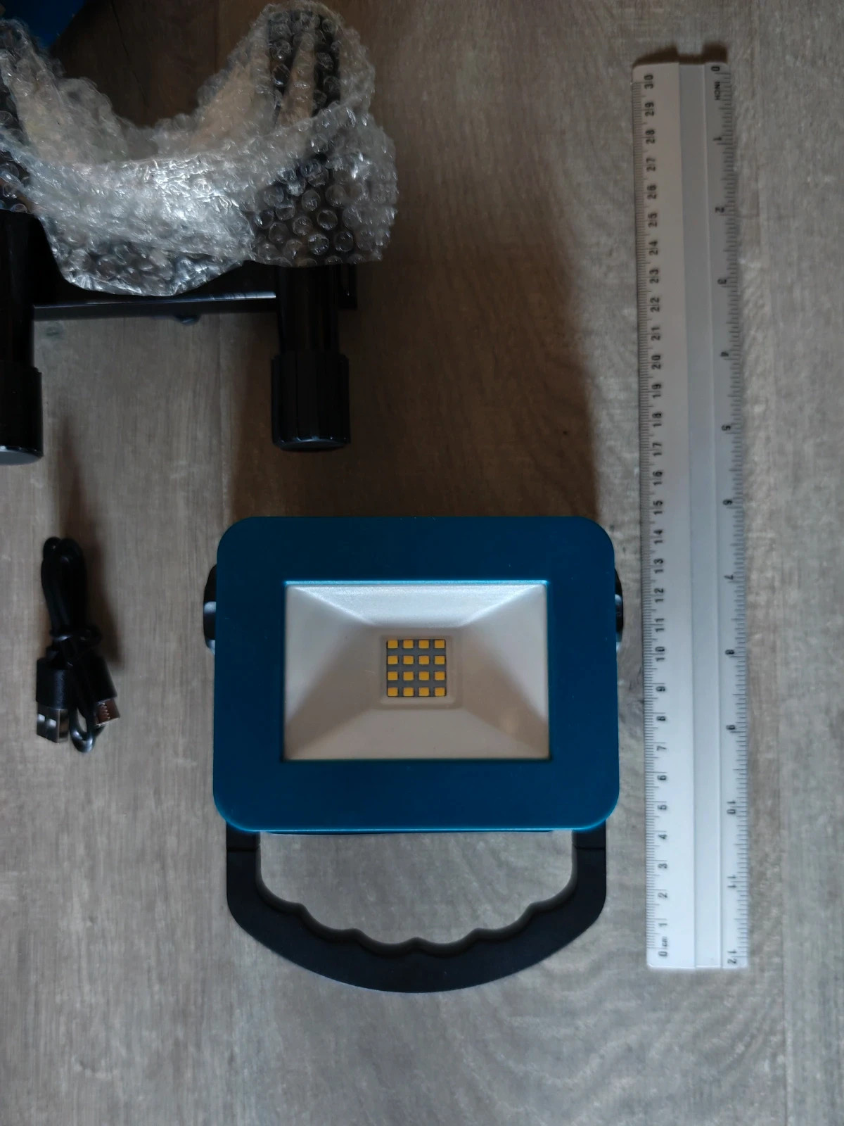 Projecteur LED de chantier rechargeable 1400 lm – Neuf – Work 4