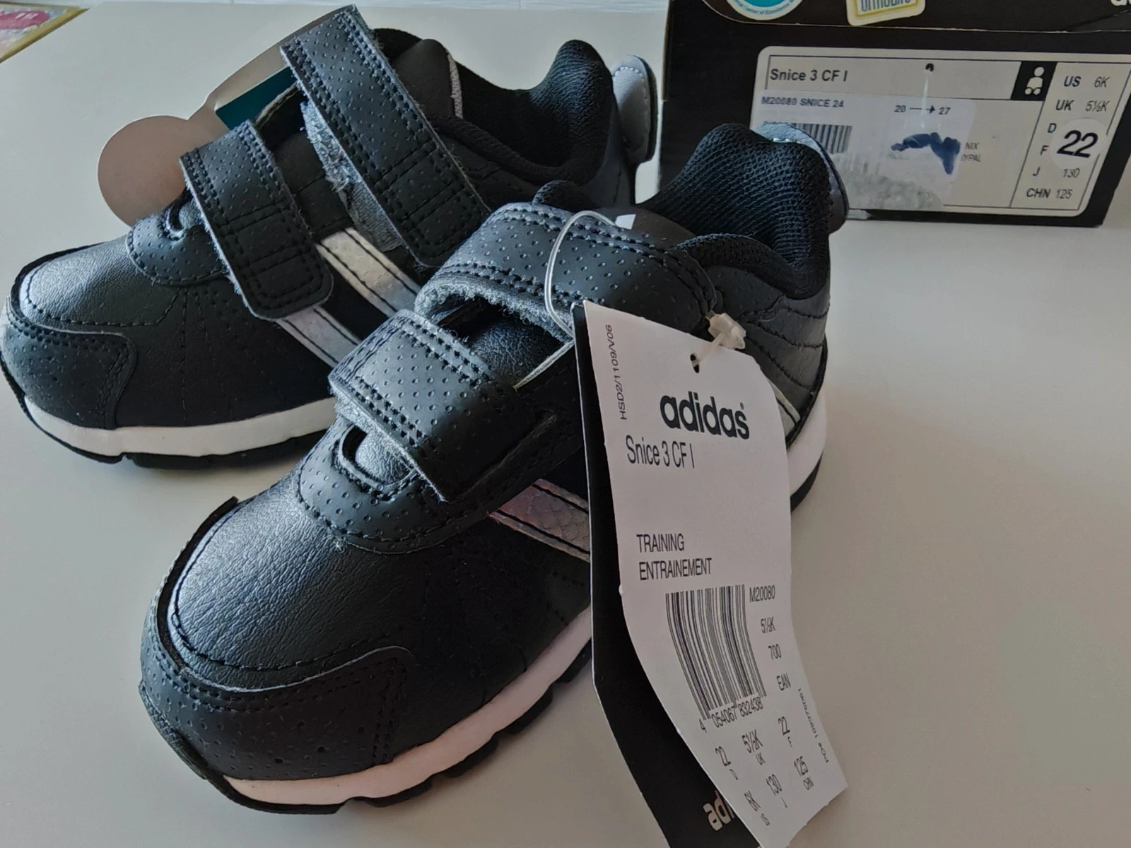 Baskets Adidas enfant - taille 22 – adidas – taille EU 22 5