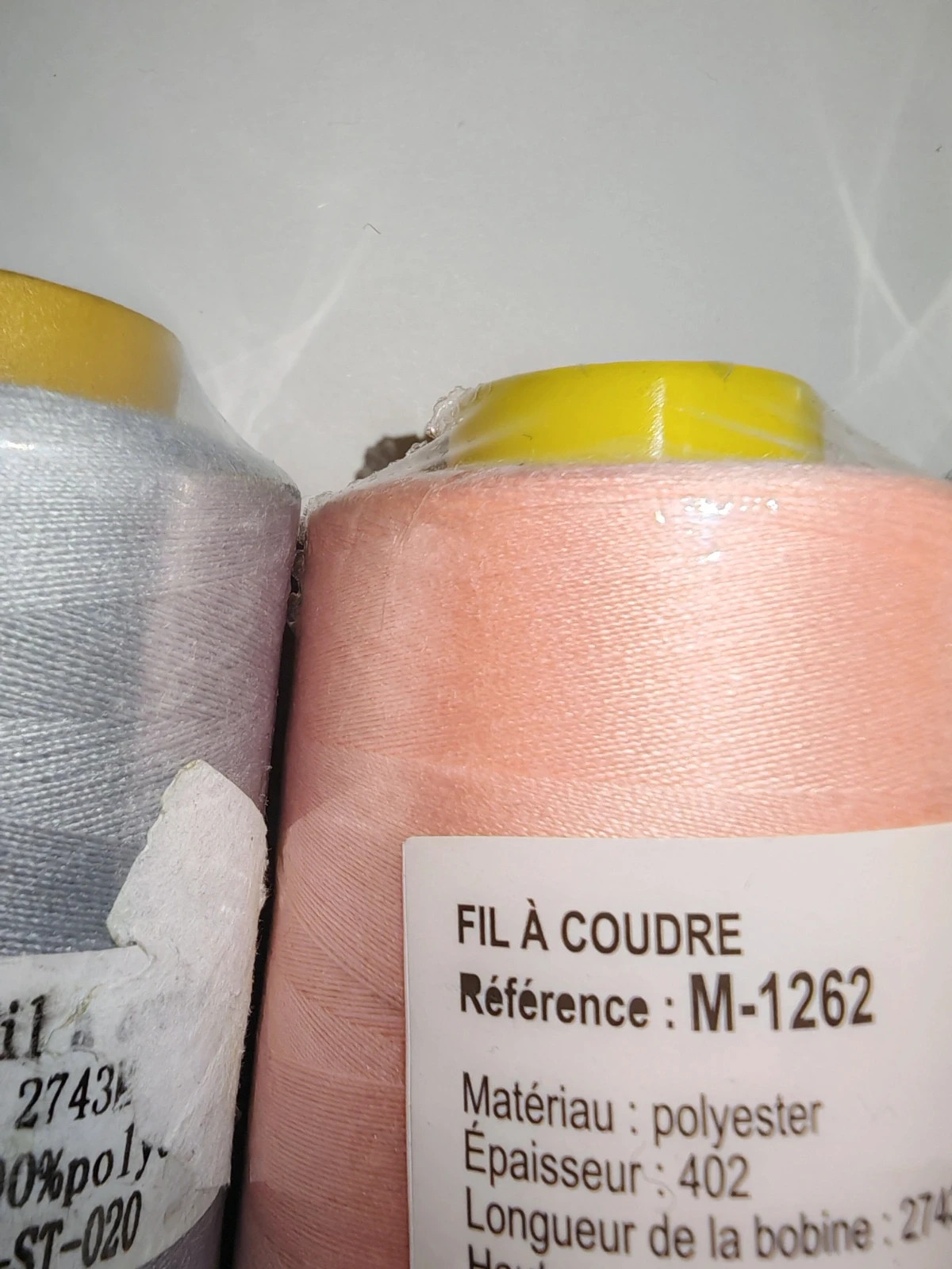 Lot de 3 grandes bobines de fil à coudre polyester 2743 m – Gris clair & Rose poudré 3