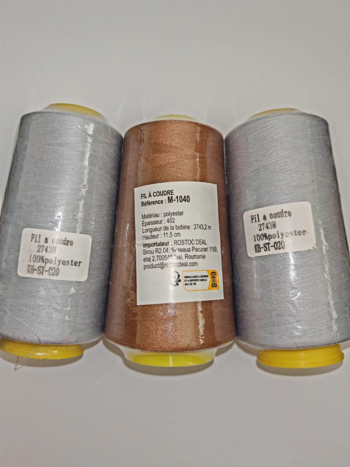Lot de 3 grandes bobines de fil à coudre polyester 2743 m – Gris clair & Marron glacé