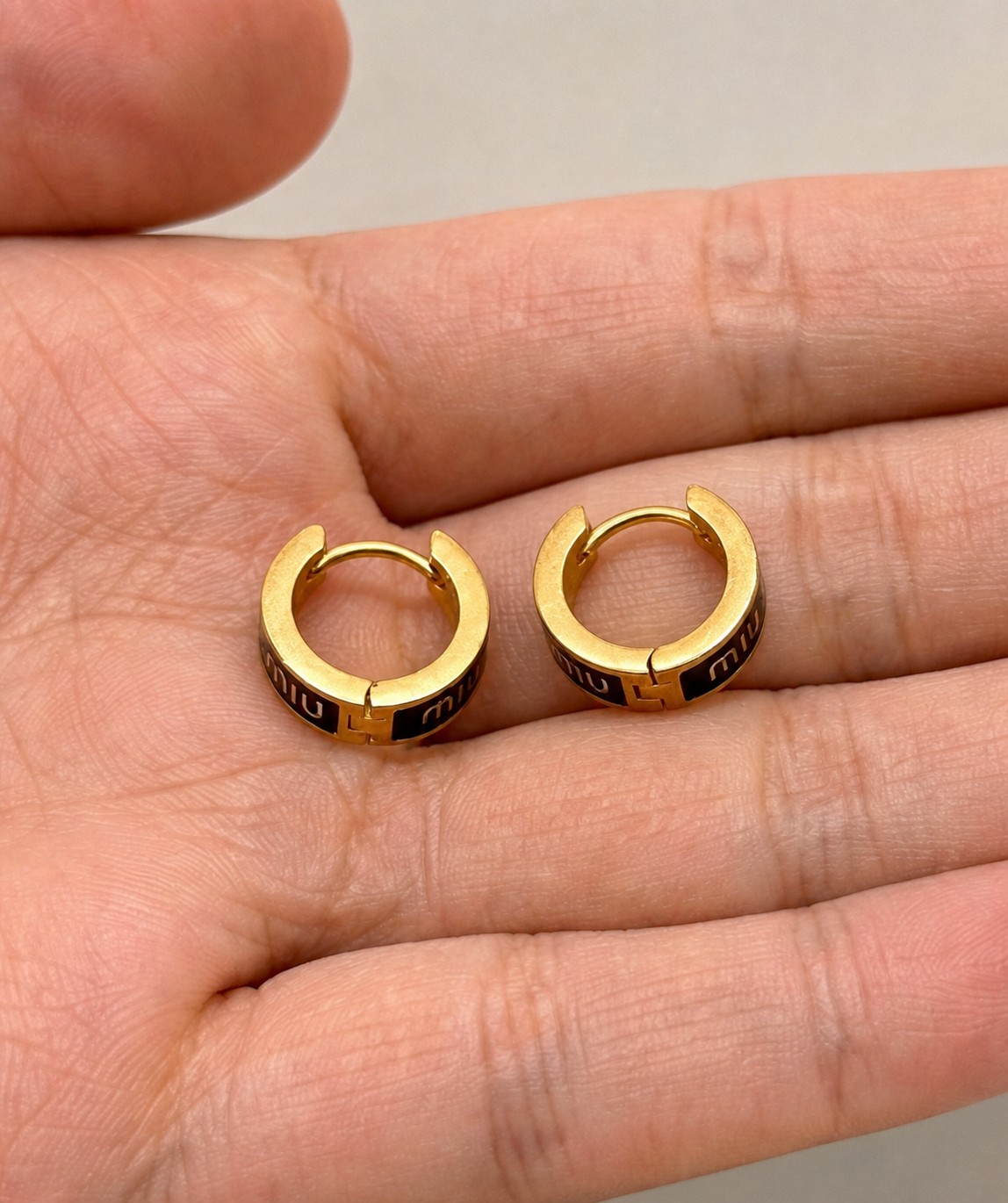Boucles d'oreilles créoles dorées 3