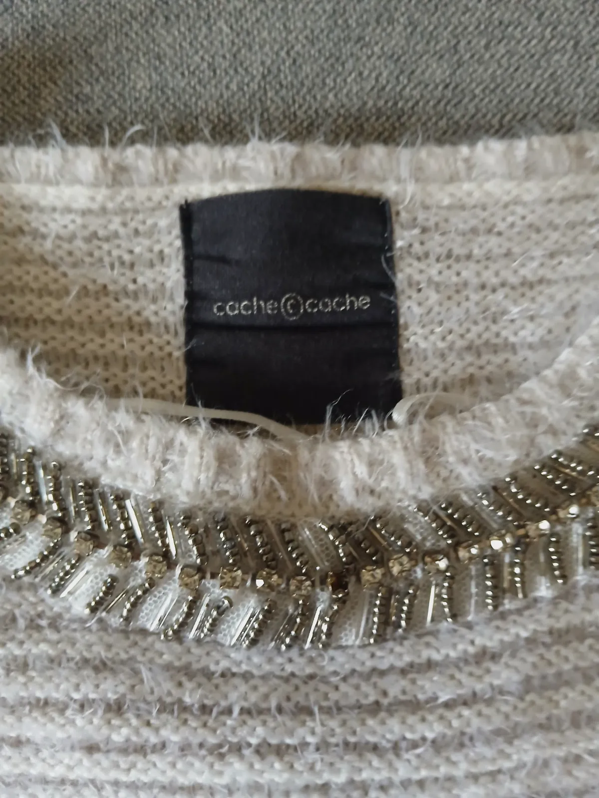 Pull Cache Cache beige chiné, fil duveteux, col orné de perles – Taille 0 (≈ XS) – Cache cache – taille XS 3