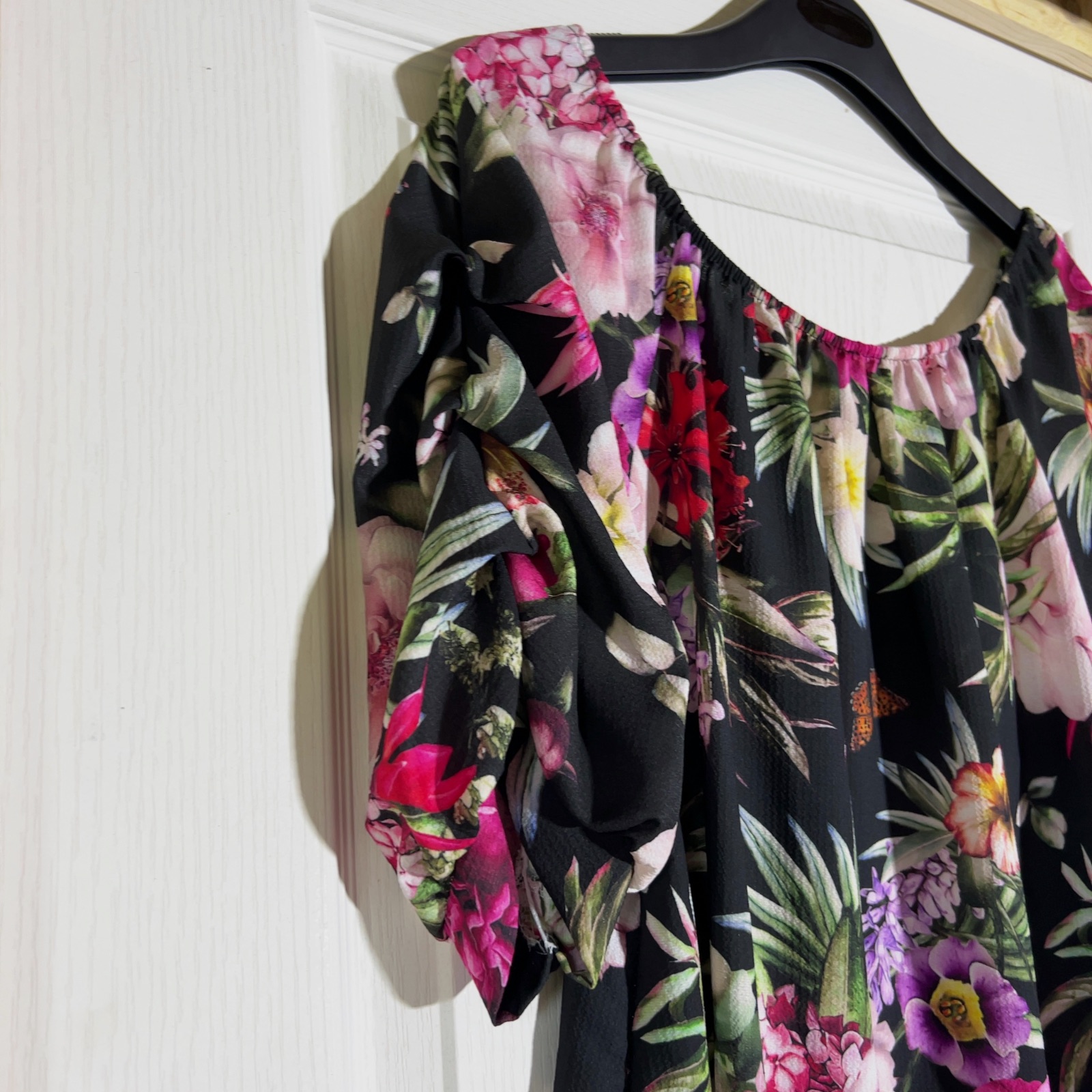 Chemisier femme noir imprimé floral M/L manches courtes col rond Made in Italy – Sans marque – taille M 2