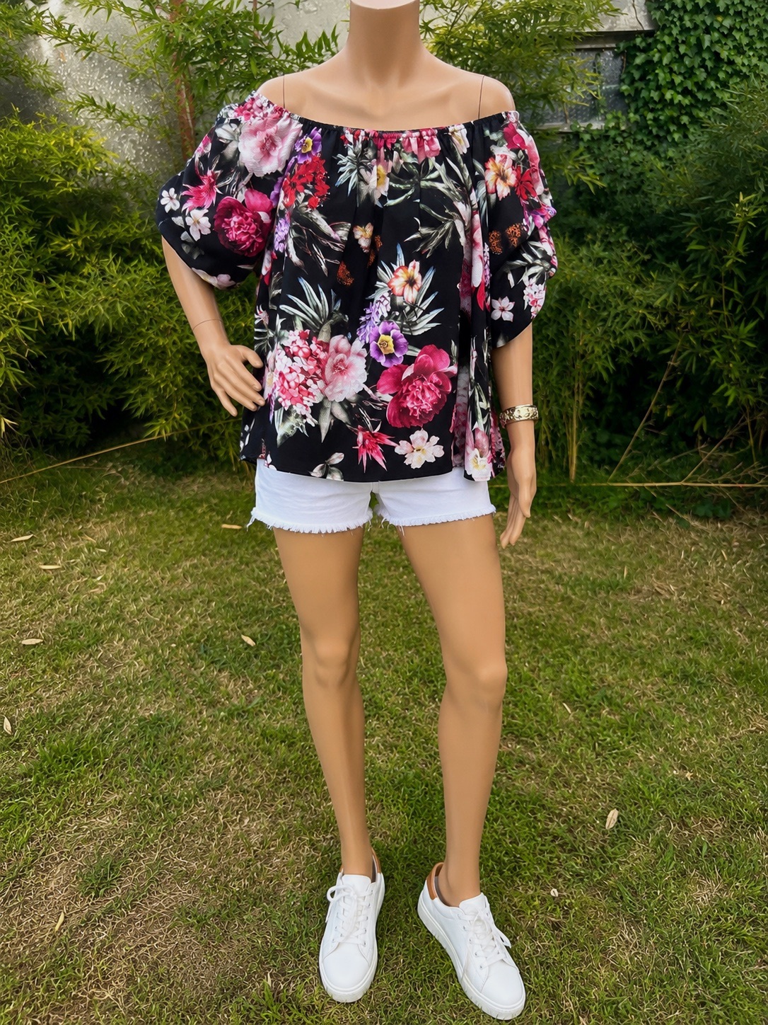 Chemisier femme noir imprimé floral M/L manches courtes col rond Made in Italy – Sans marque – taille M 4