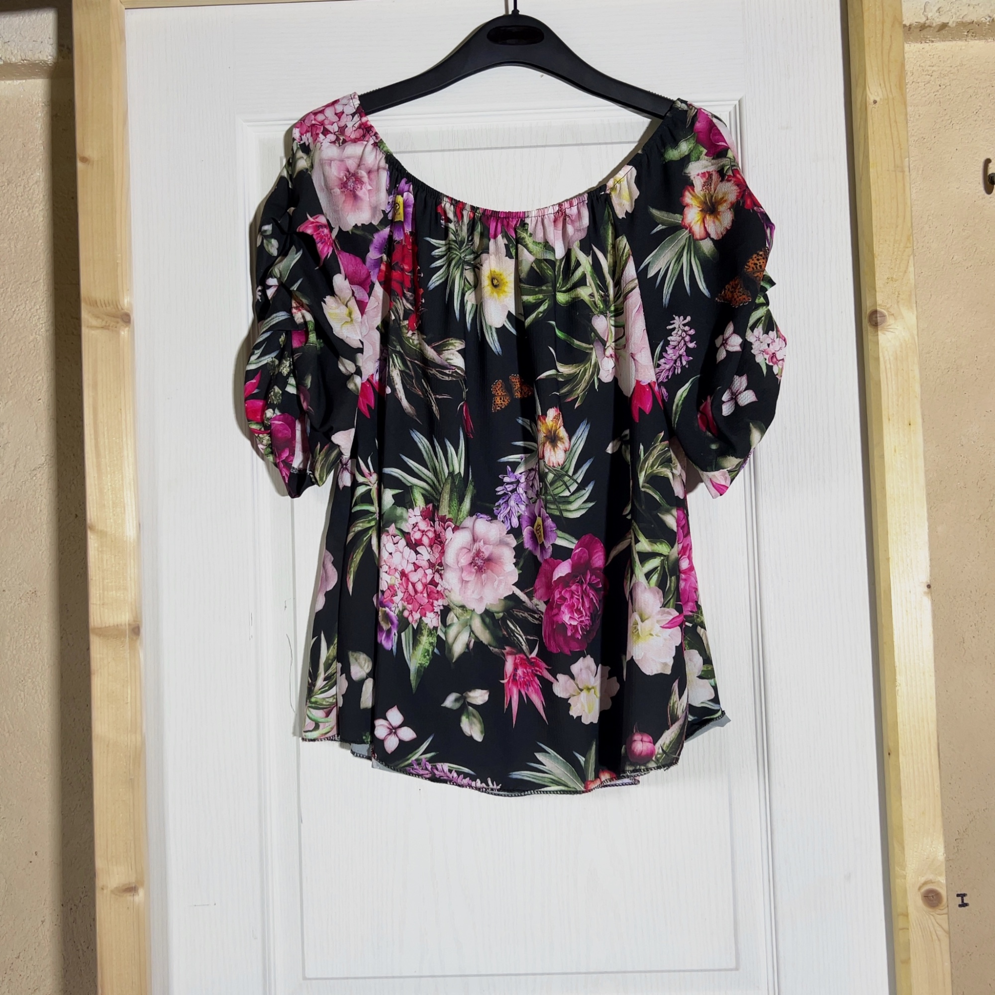 Chemisier femme noir imprimé floral M/L manches courtes col rond Made in Italy
