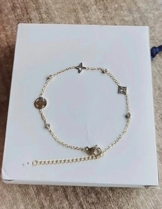 Bracelet fin doré Louis Vuitton fleurs monogramme – Louis Vuitton – taille Taille unique 2