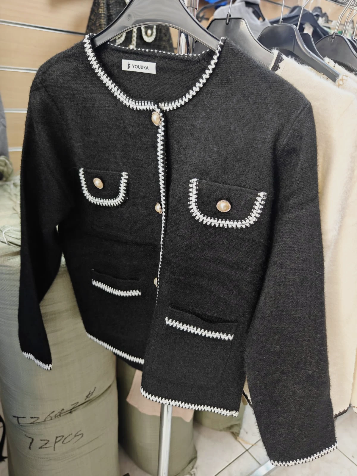 Cardigan noir et blanc