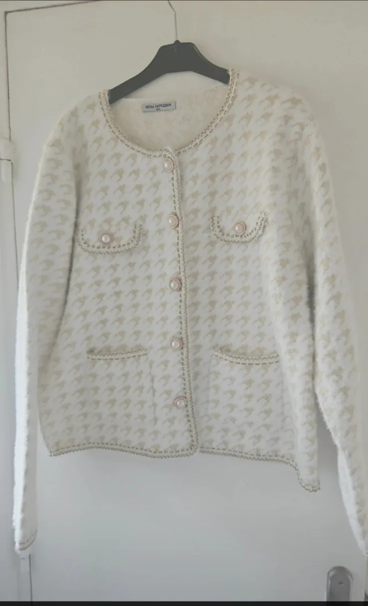 Cardigan beige doré style Chanel  – Mode impression – taille Taille unique 2