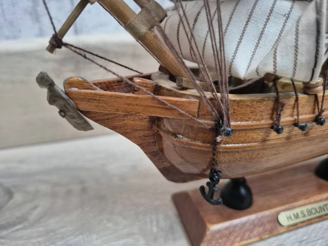 Réplique du HMS Bounty de 21 cm de haut , 18 cm de long / MD493 – sans marque 4