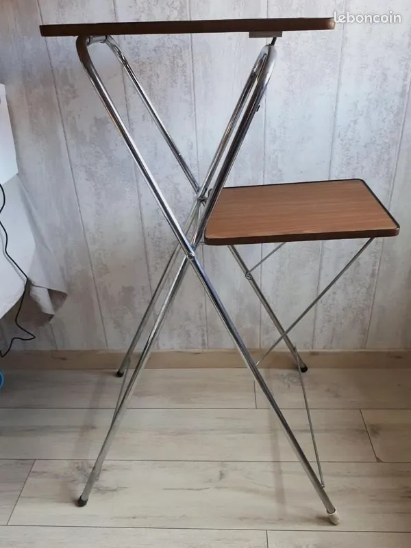 Table Projecteur -GT 35,5 x 45,5 cm- PT 38,5 x 29,5 cm H : 109 cm / MD 316 – Sans 2