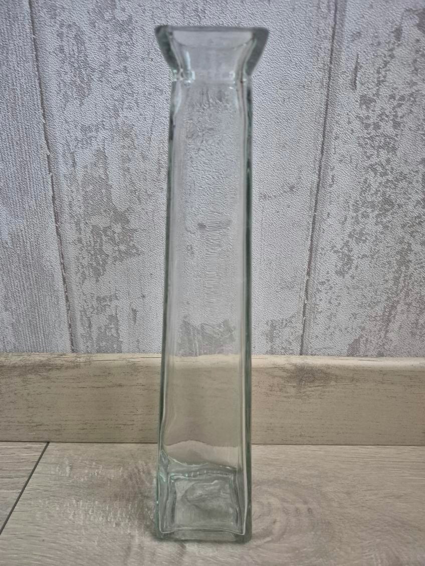 Vase de 28 cm de haut , 4 cm de diamètre / MD1799