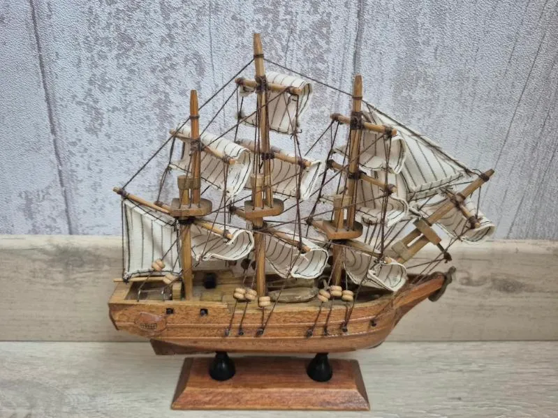 Réplique du HMS Bounty de 21 cm de haut , 18 cm de long / MD493 – sans marque 2