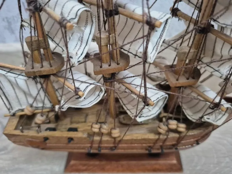 Réplique du HMS Bounty de 21 cm de haut , 18 cm de long / MD493 – sans marque 3