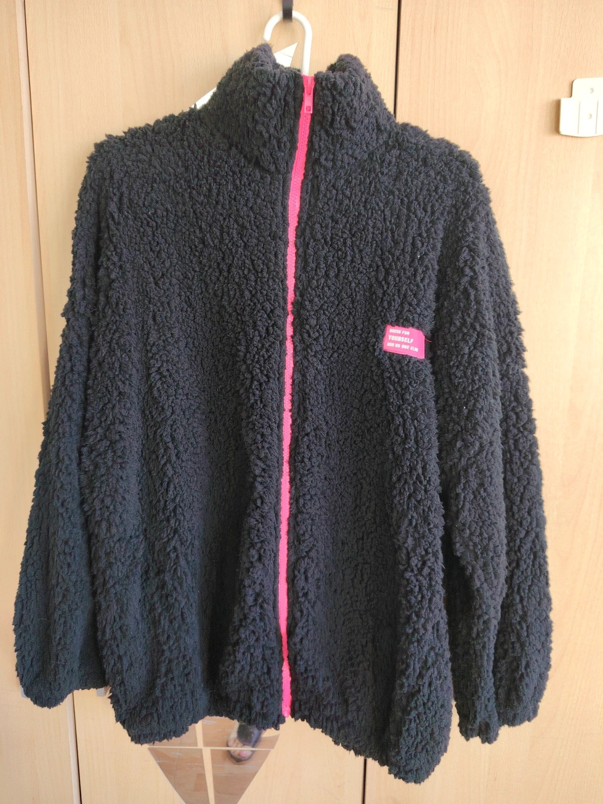 Chaqueta de borrego negra con cremallera rosa fucsia Talla Única – taille Taille unique