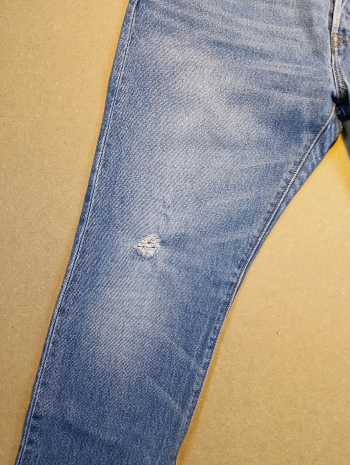 Jean bleu 501 Levis avec motif cerises – Levi's – taille 42 3