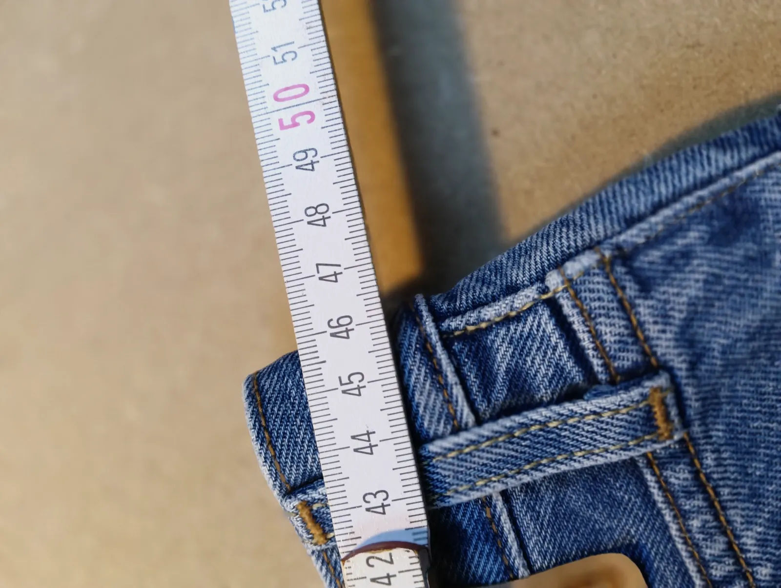 Jean bleu 501 Levis avec motif cerises – Levi's – taille 42 9