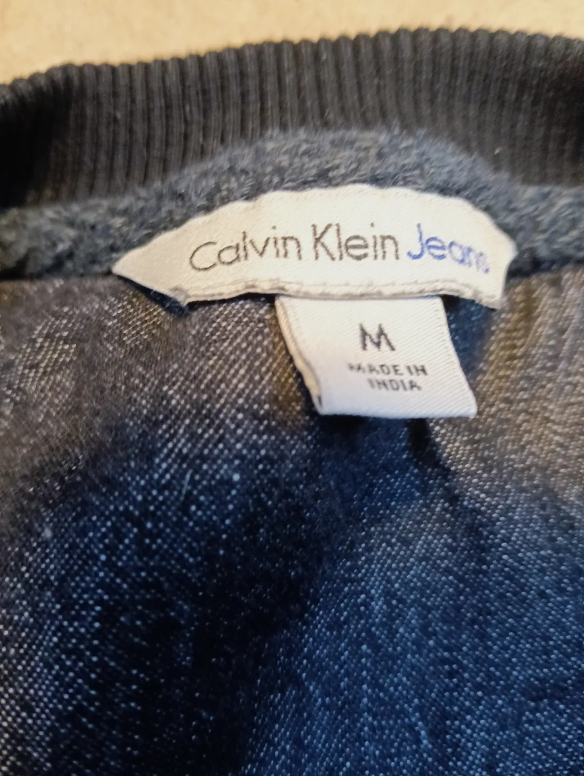 Sweat noir Calvin Klein Jeans avec imprimé logo – Calvin Klein Jeans – taille M 4