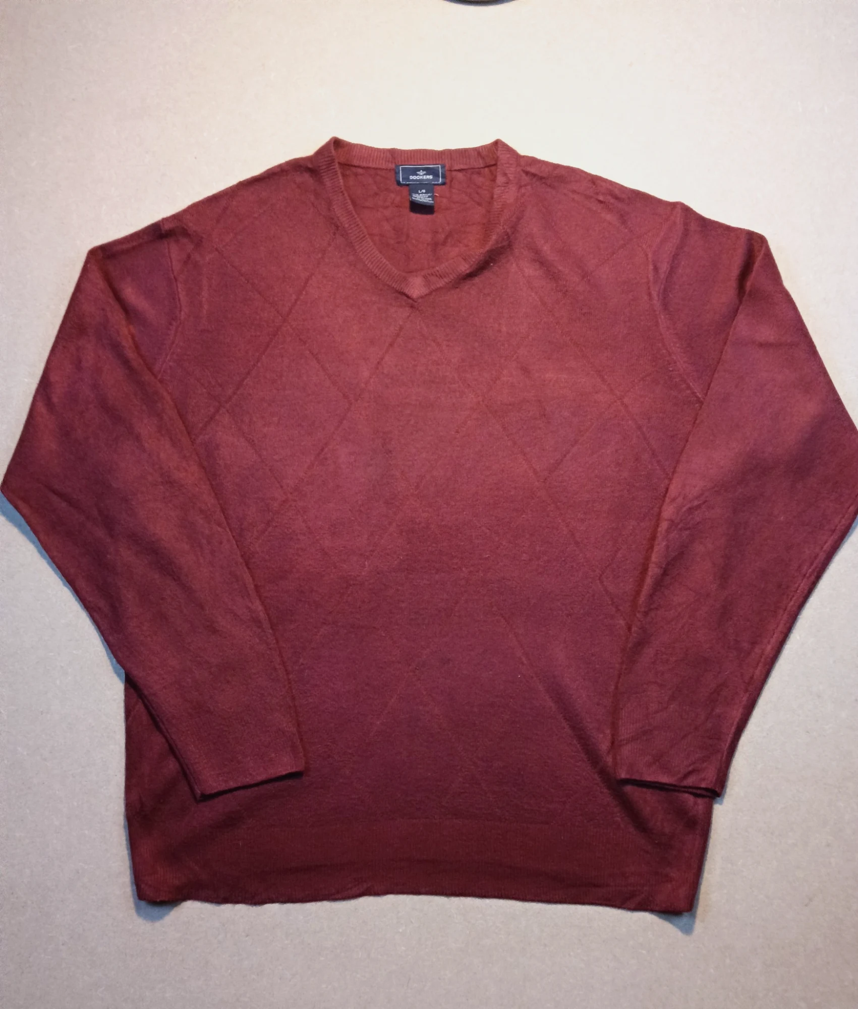Pull col V bordeaux en maille fine