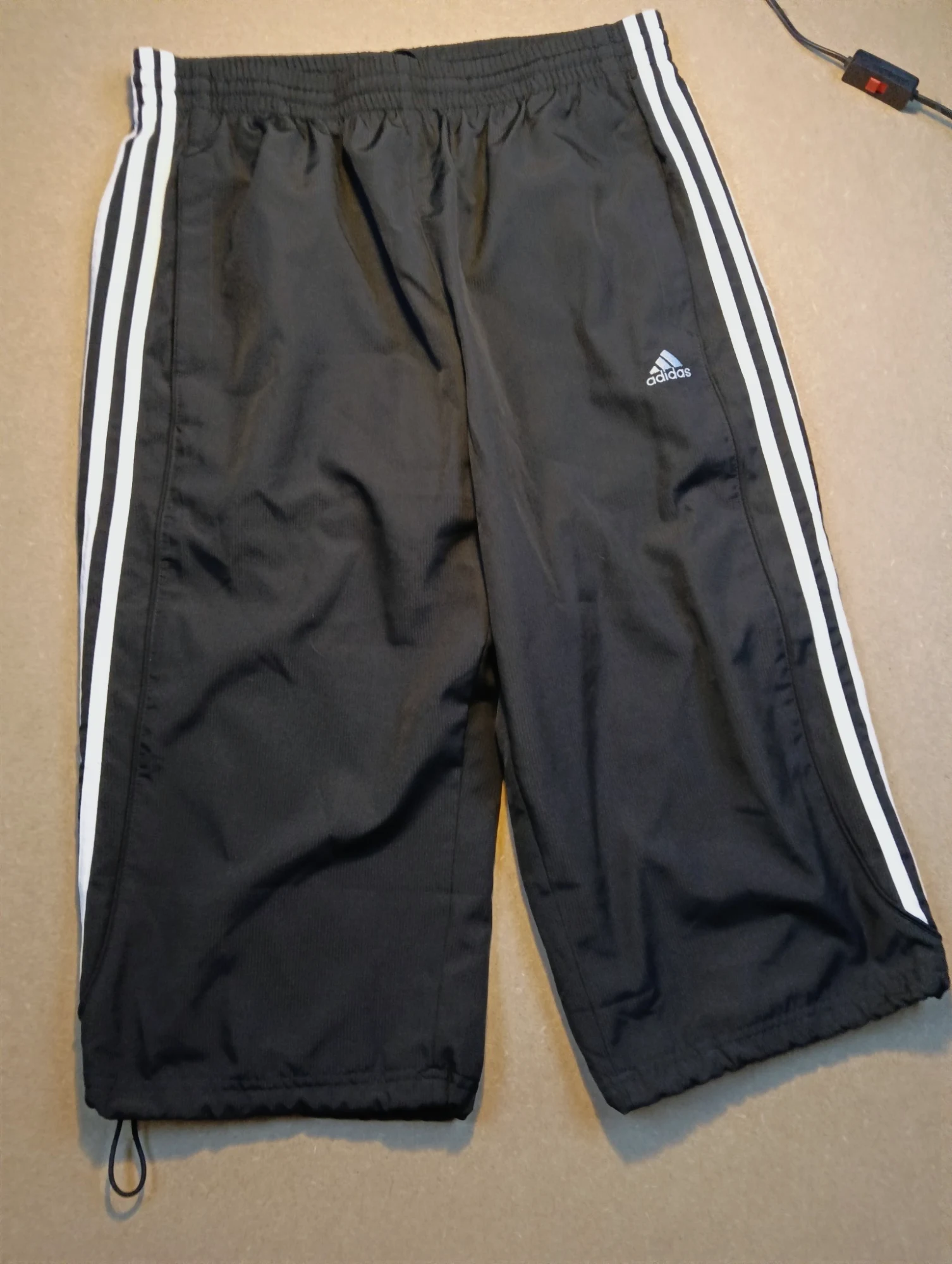 Pantacourt de sport noir Adidas à trois bandes