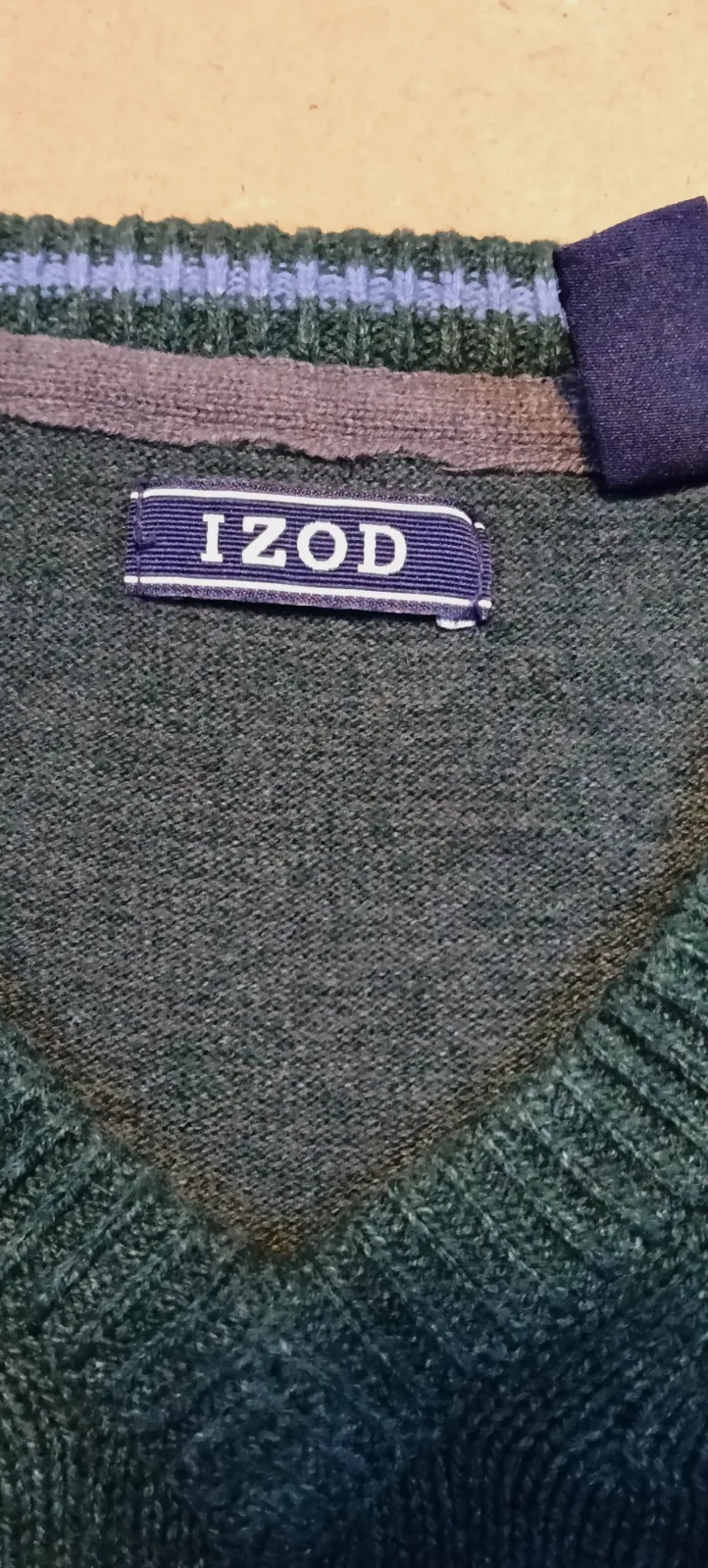 Pull col V IZOD vert chiné – IZOD – taille L 4