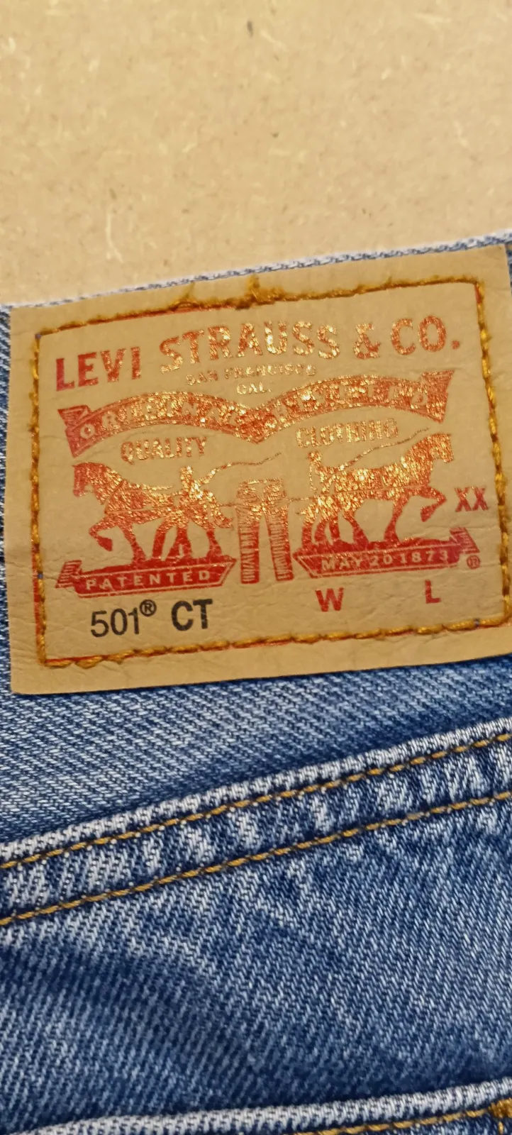 Jean bleu 501 Levis avec motif cerises – Levi's – taille 42 6