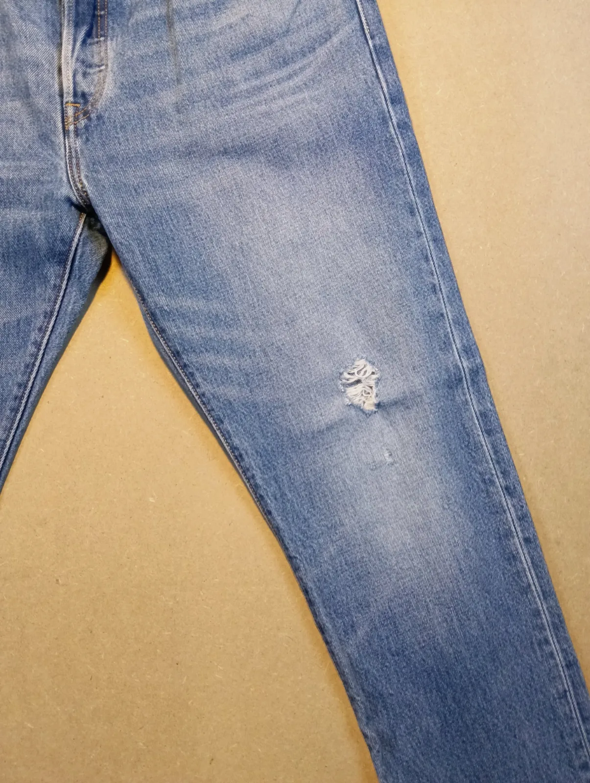 Jean bleu 501 Levis avec motif cerises – Levi's – taille 42 2