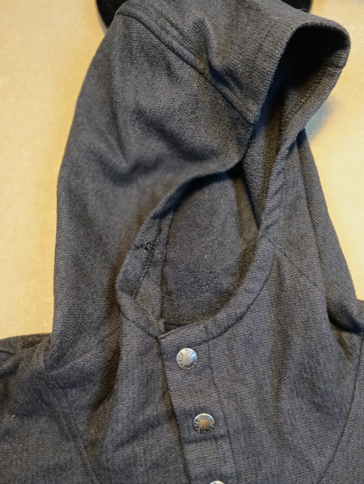 Sweat à capuche noir à boutons pression – The north face – taille M 4