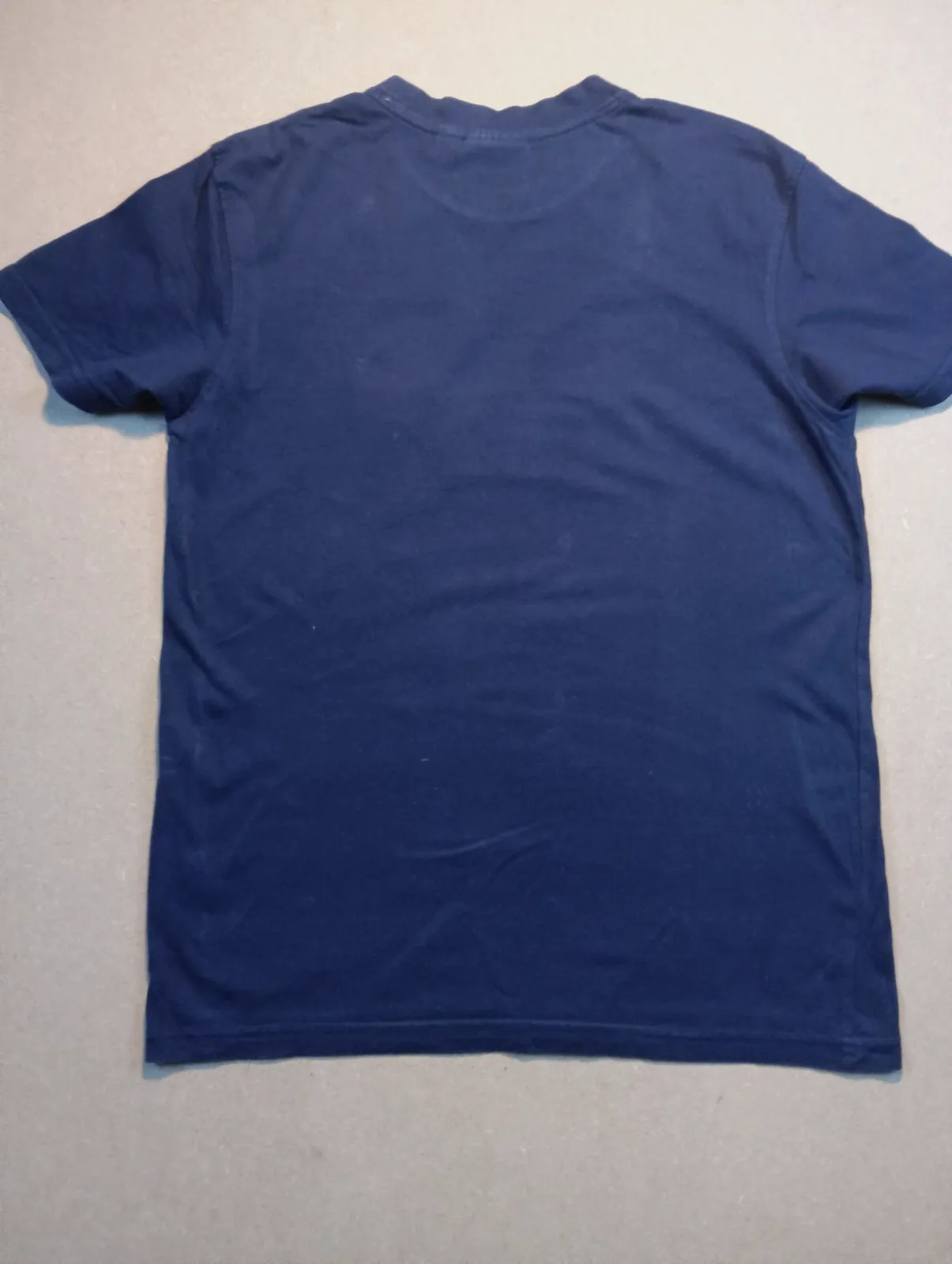 T-shirt Fila bleu marine à grand logo imprimé – Fila – taille S 2