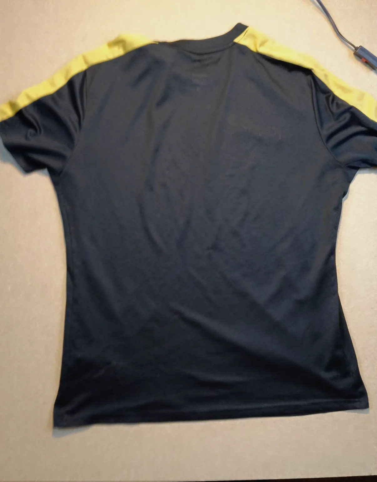T-shirt de sport Nike noir et jaune – Nike – taille S 2