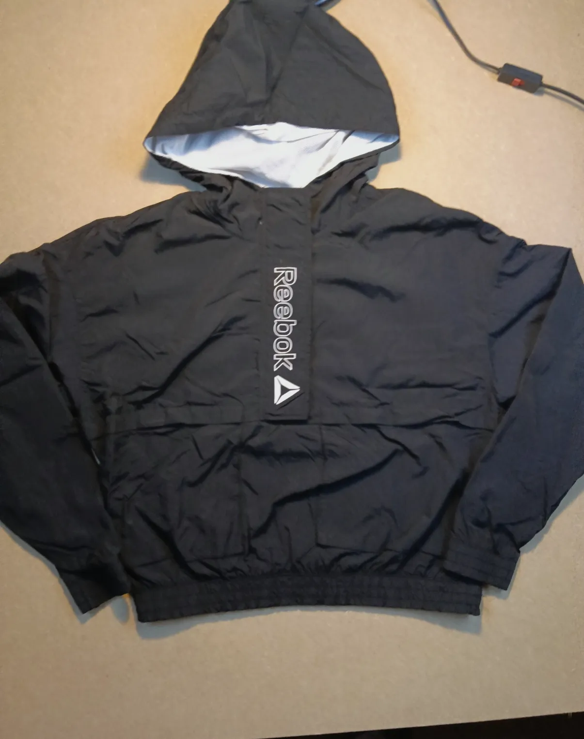 Veste coupe-vent à capuche Reebok noire – Reebok – taille L 2