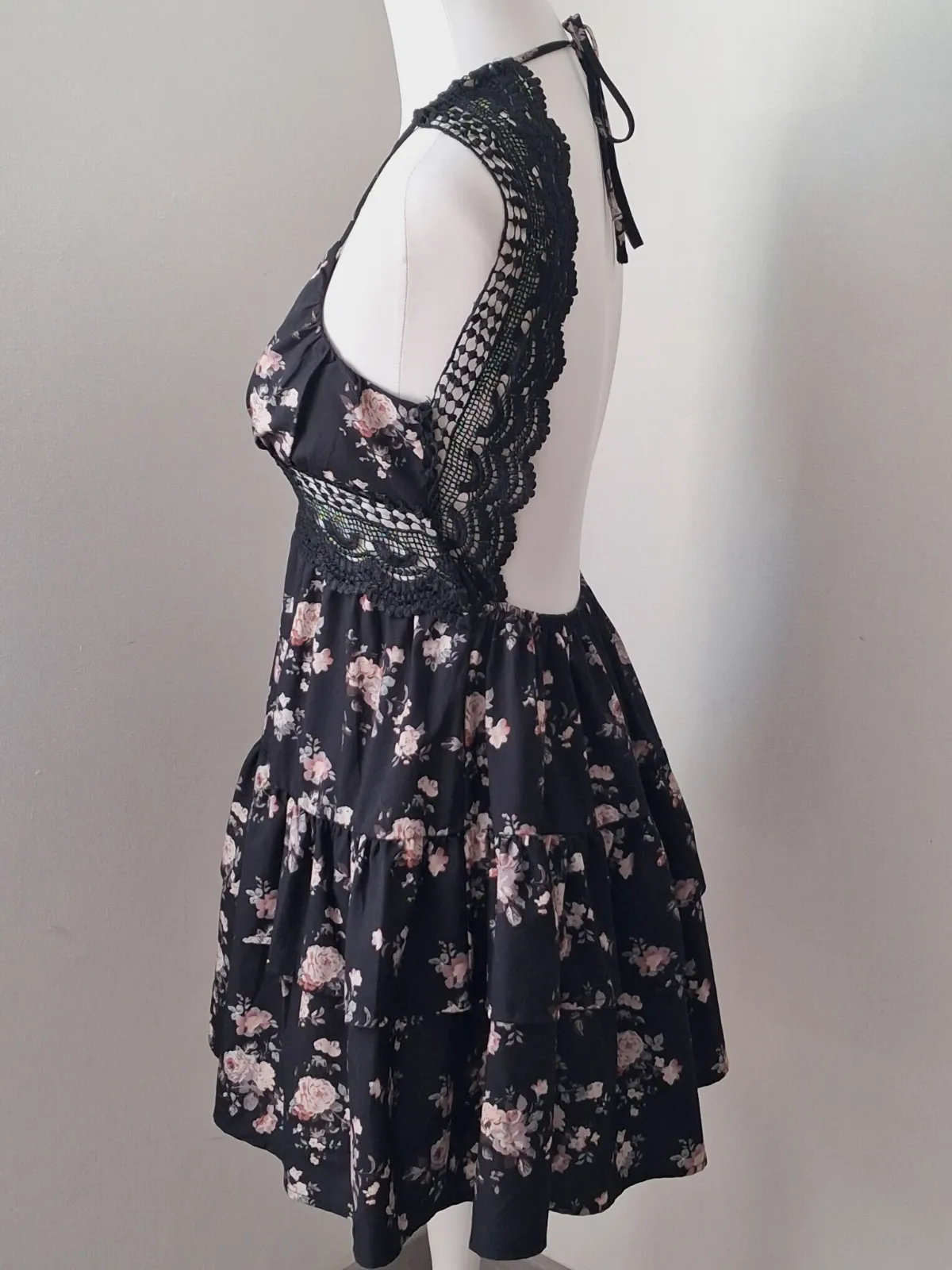 Robe courte fleurie dos nu avec dentelle – Shein – taille S 2