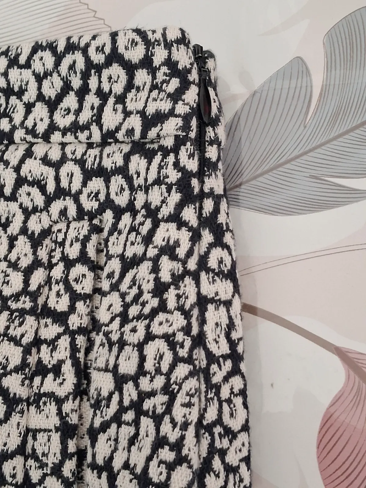Jupe courte jacquard motif léopard noir et blanc – Mango – taille 34 4
