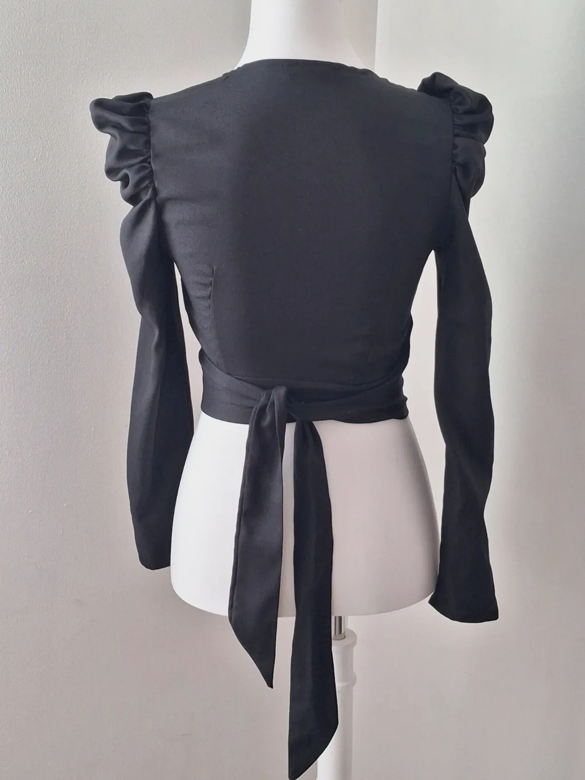 Crop top cache-cœur noir à manches bouffantes – Shein – taille XS 3
