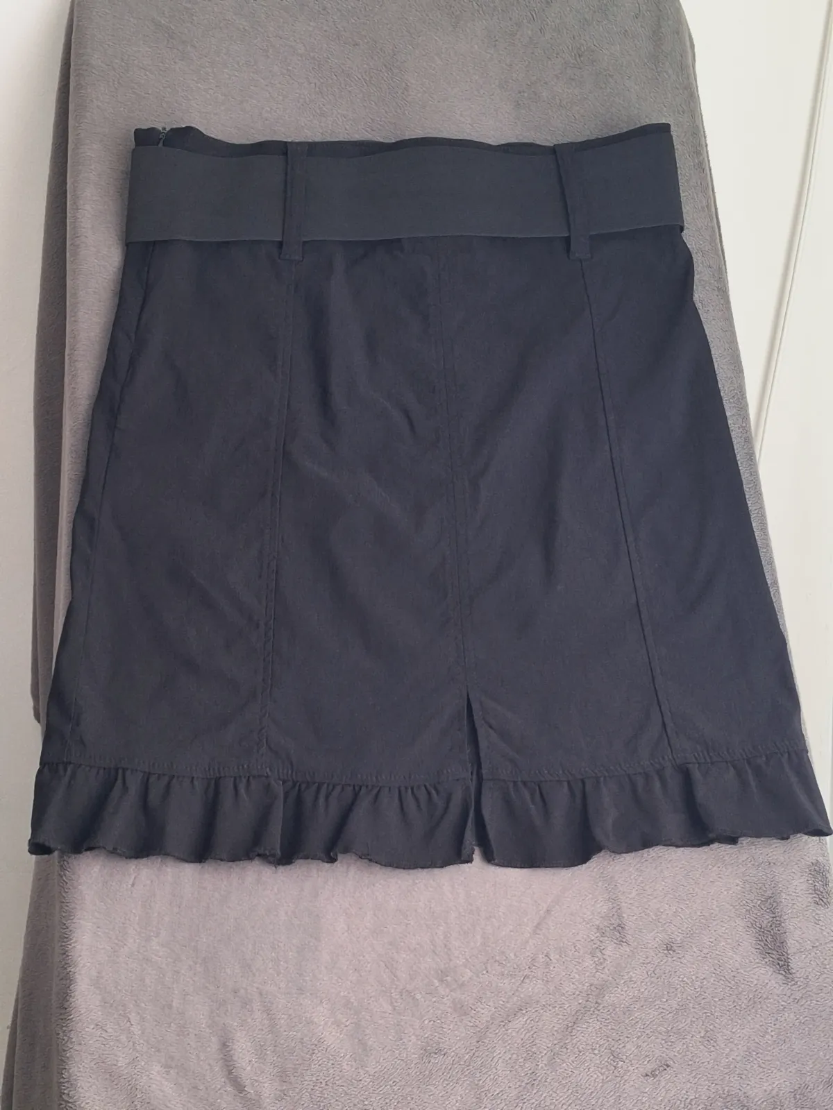 Jupe courte noire ceinturée avec volant – No excuse – taille 42 3