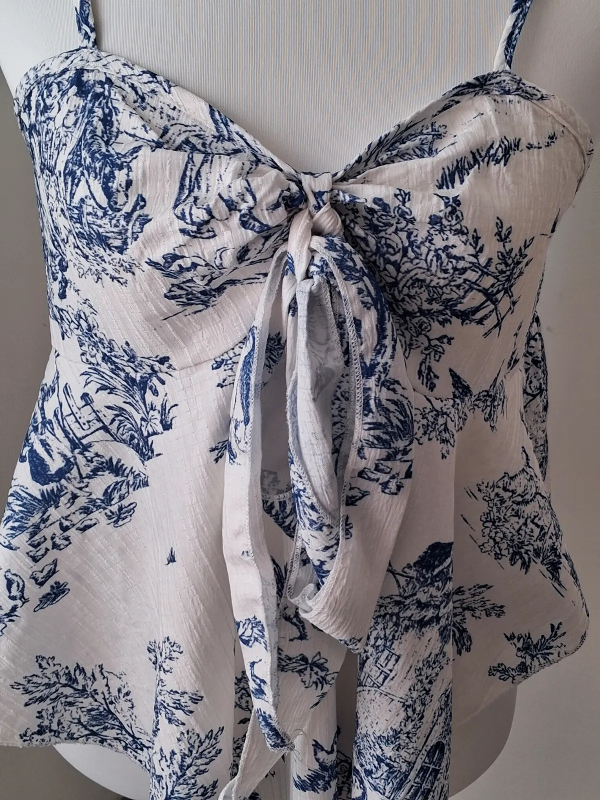 Top caraco à bretelles motif Toile de Jouy bleu et blanc – Shein – taille L 4