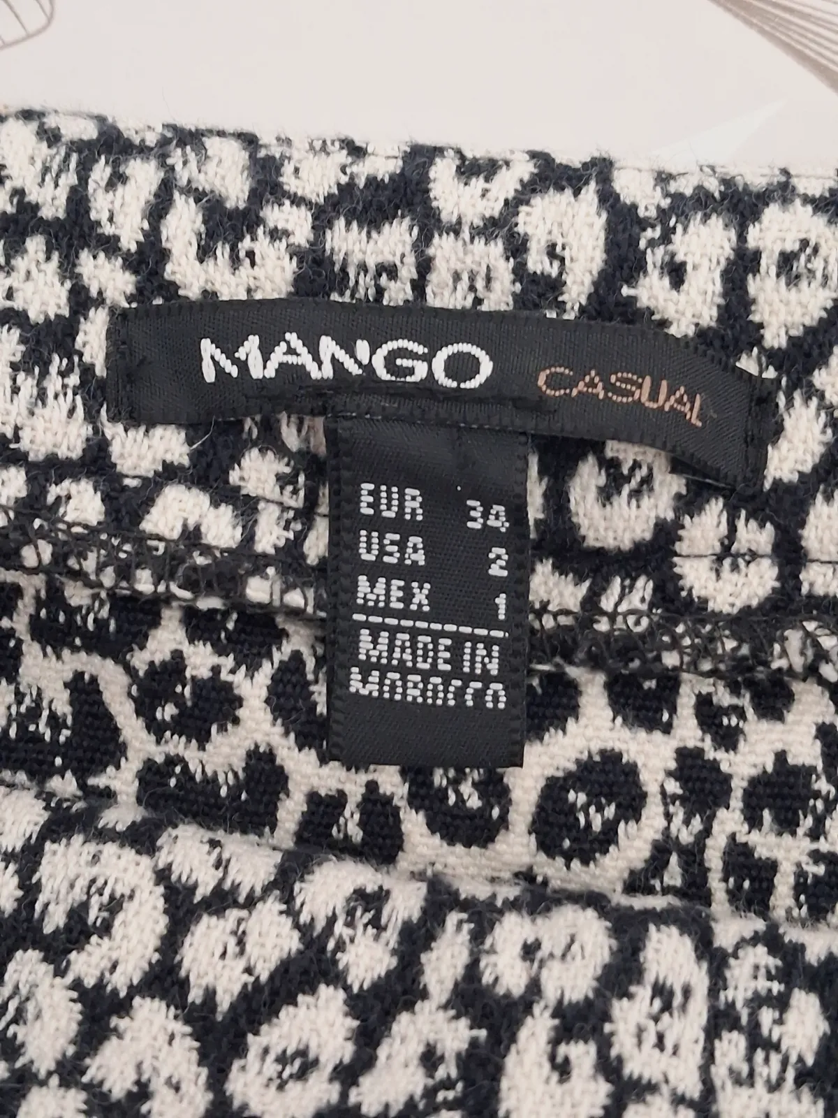 Jupe courte jacquard motif léopard noir et blanc – Mango – taille 34 6