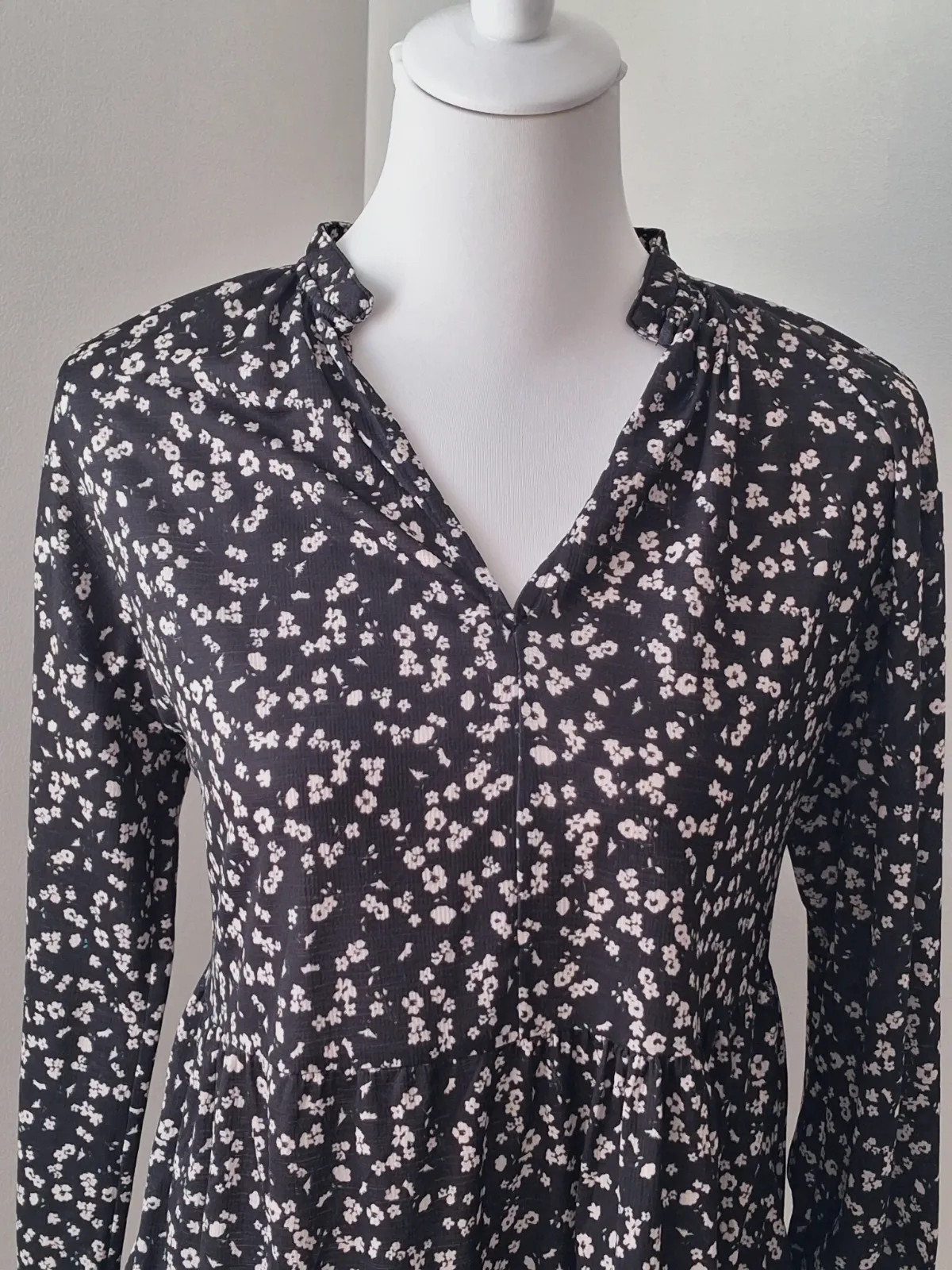 Robe courte fluide à imprimé fleuri – Pull & Bear – taille XS 4