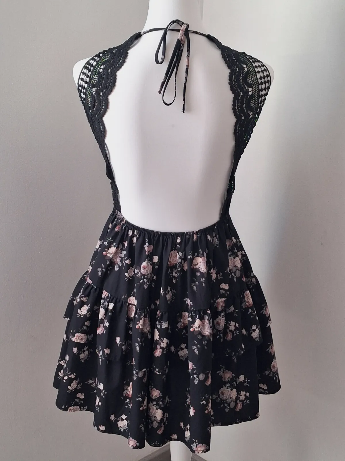 Robe courte fleurie dos nu avec dentelle – Shein – taille S 3