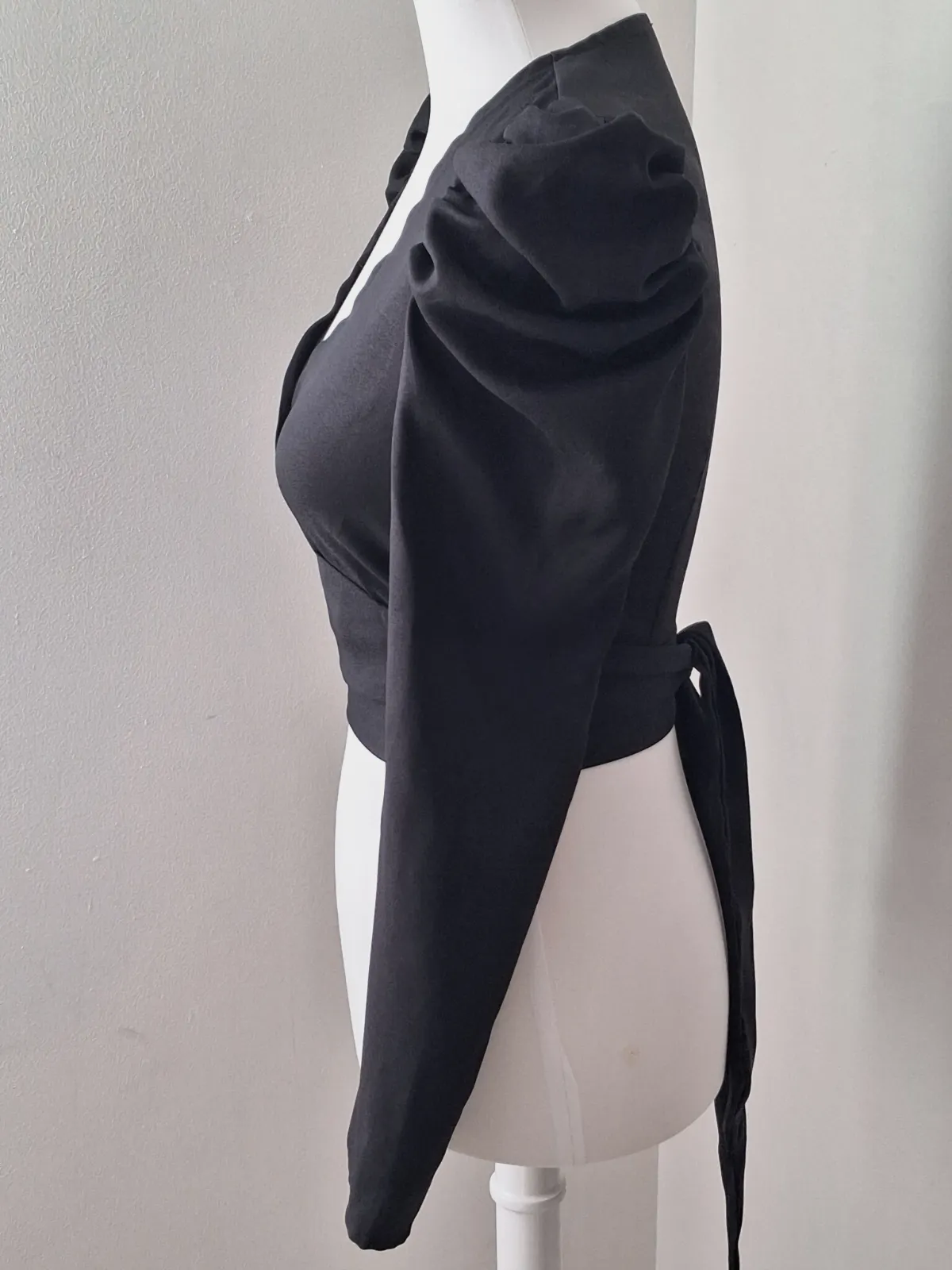 Crop top cache-cœur noir à manches bouffantes – Shein – taille XS 2